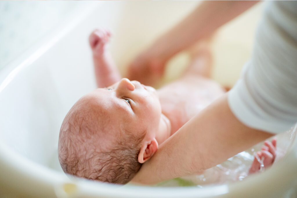 L’IMPORTANCE D’HYDRATER LA PEAU DES NOUVEAU-NÉS